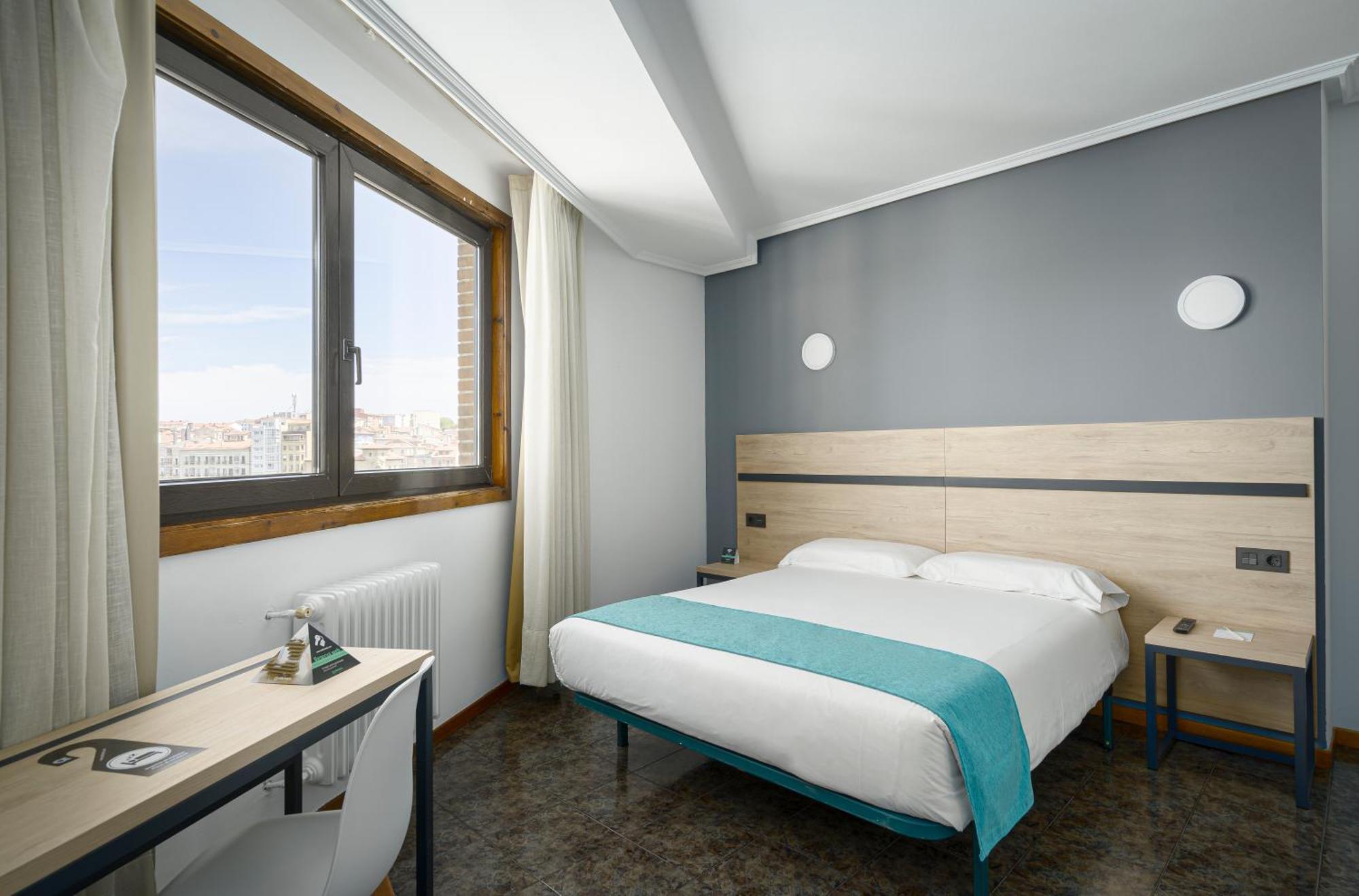 Standard Double or Twin Room with Sea View,1271087425:JPEG
